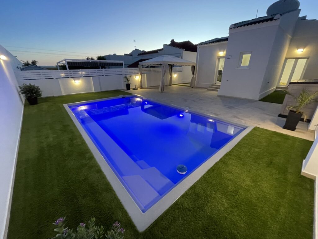 AQUA PENSEZVOUS ? Spécialiste piscine coque Australienne — free download