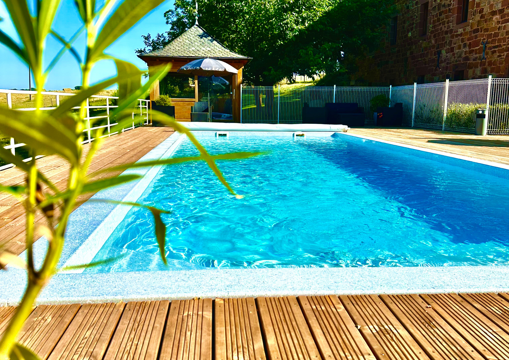 Piscine coque australienne installée par les équipes AQUA PENSEZ-VOUS ?